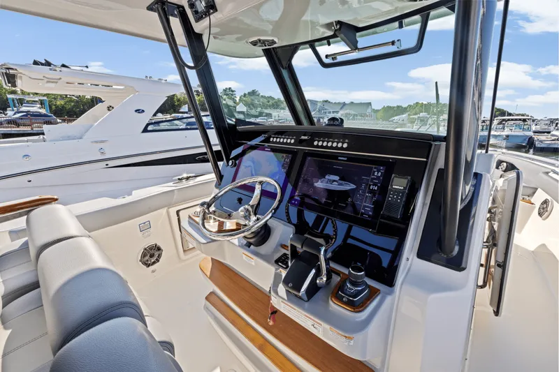 Slide: The Image of Boston Whaler 360 Outrage 2025 - 29