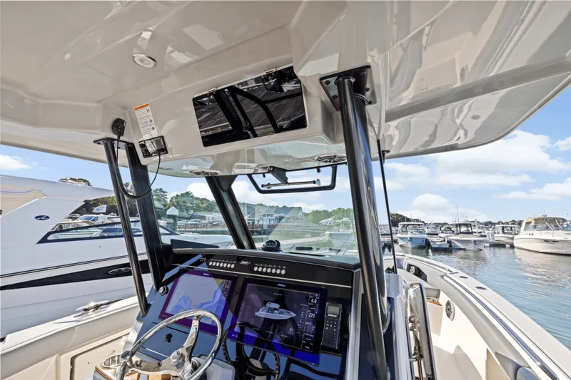 Slide: The Image of Boston Whaler 360 Outrage 2025 - 30