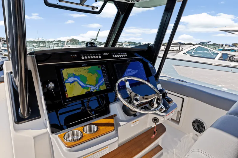 Slide: The Image of Boston Whaler 360 Outrage 2025 - 32