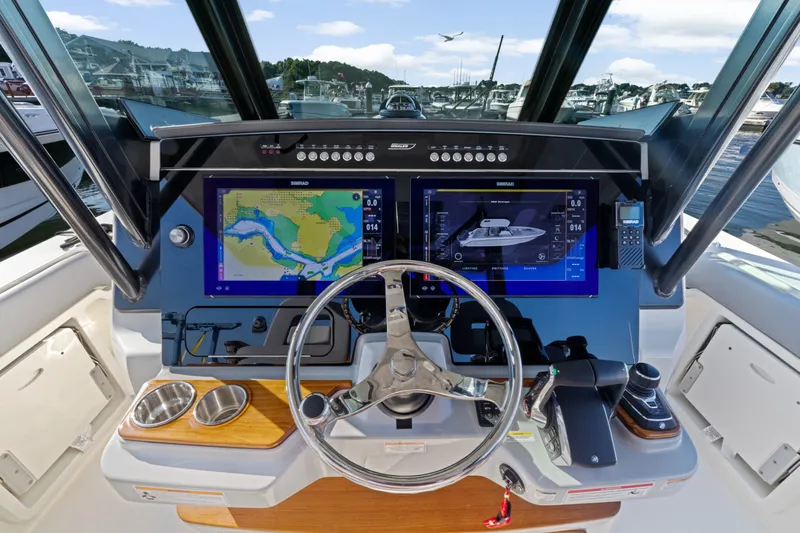 Slide: The Image of Boston Whaler 360 Outrage 2025 - 33