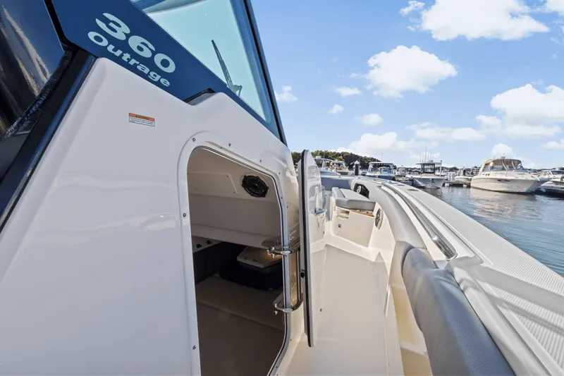 Slide: The Image of Boston Whaler 360 Outrage 2025 - 36