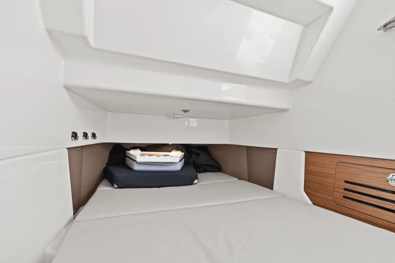 Slide: The Image of Boston Whaler 360 Outrage 2025 - 39