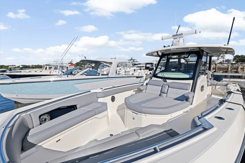 Slide: The Image of Boston Whaler 360 Outrage 2025 - 43
