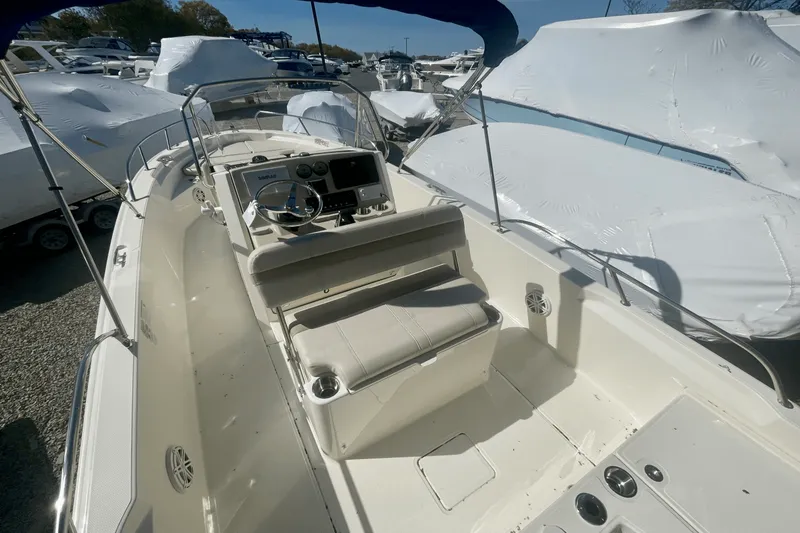 Slide: The Image of Boston Whaler 220 Dauntless 2025 - 2