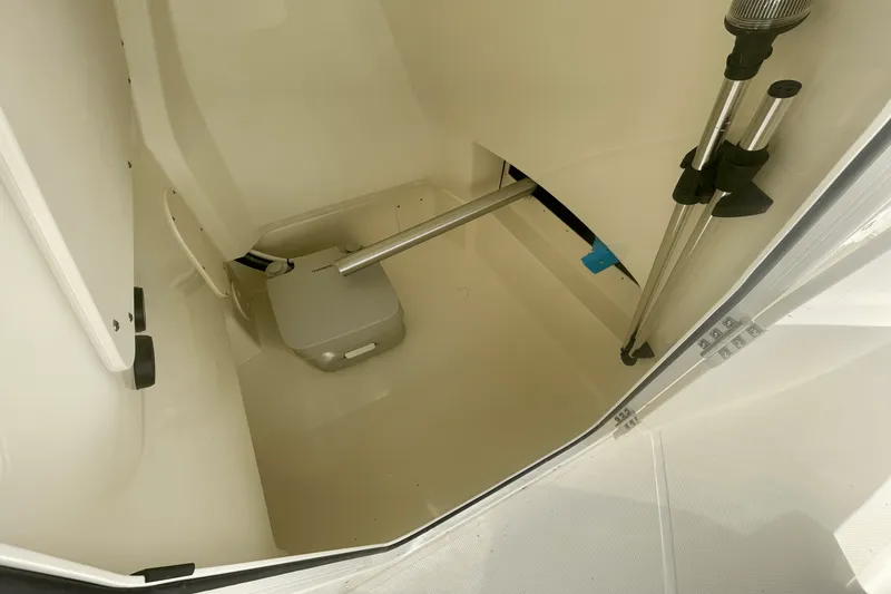 Slide: The Image of Boston Whaler 220 Dauntless 2025 - 9