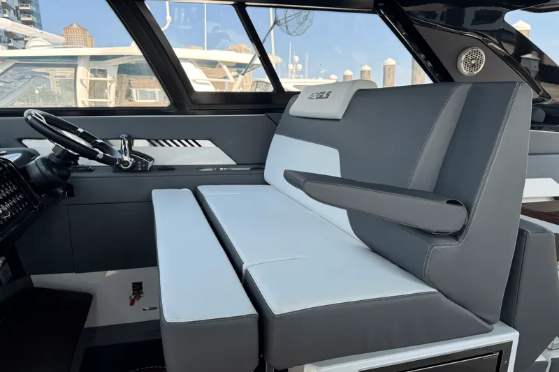 Slide: The Image of Cruisers Yachts 42 GLS-OB 2023 - 10