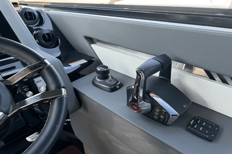 Slide: The Image of Cruisers Yachts 42 GLS-OB 2023 - 11