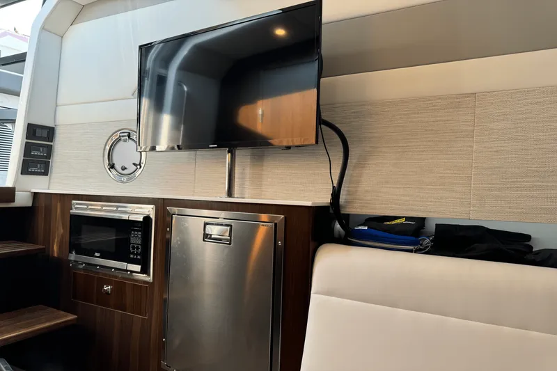 Slide: The Image of Cruisers Yachts 42 GLS-OB 2023 - 18