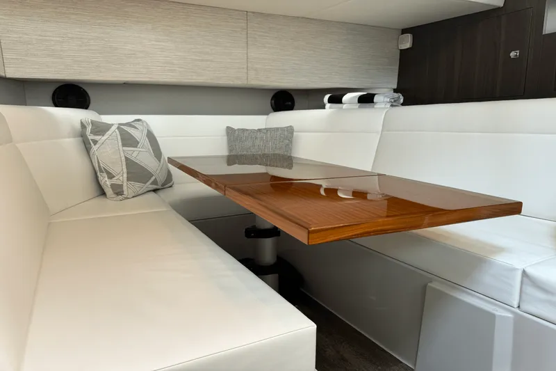 Slide: The Image of Cruisers Yachts 42 GLS-OB 2023 - 19