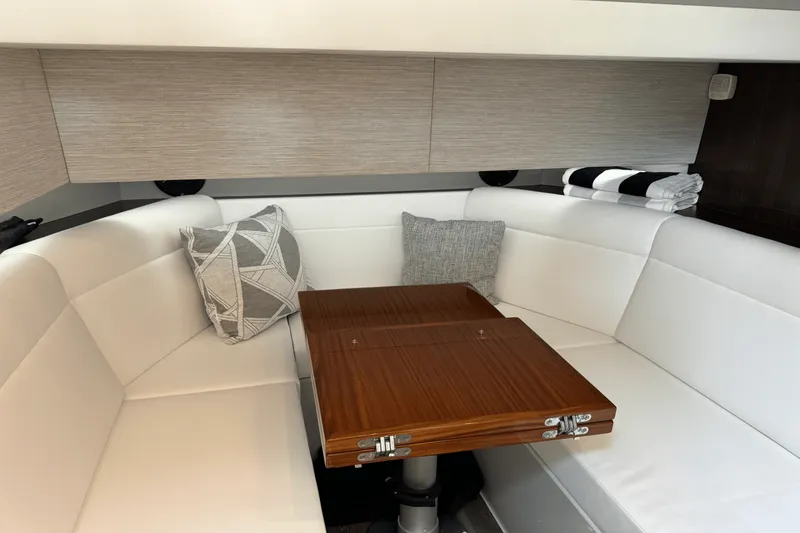 Slide: The Image of Cruisers Yachts 42 GLS-OB 2023 - 20