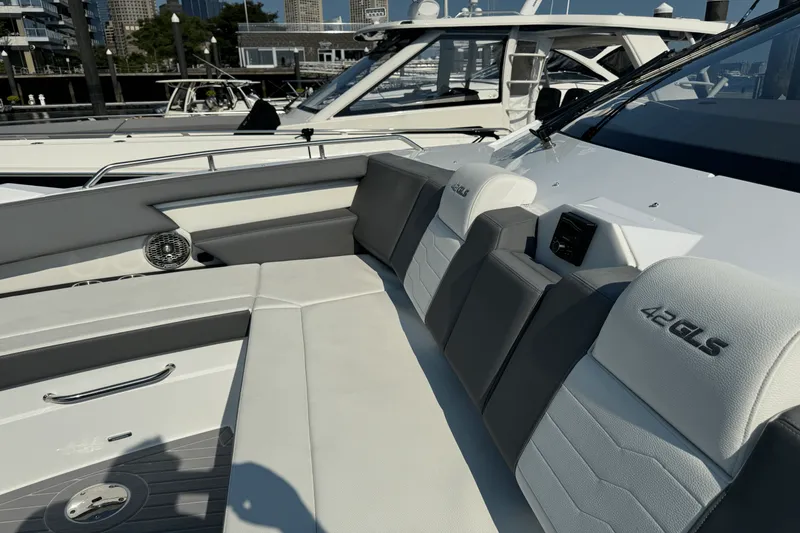 Slide: The Image of Cruisers Yachts 42 GLS-OB 2023 - 27