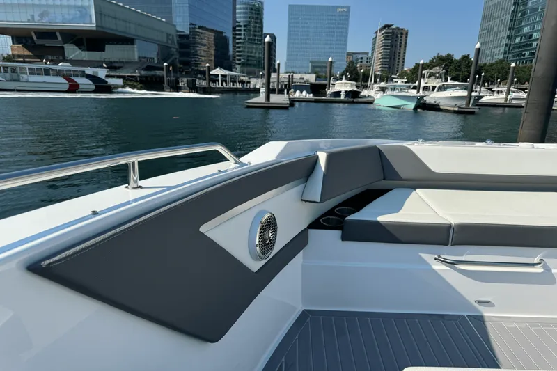 Slide: The Image of Cruisers Yachts 42 GLS-OB 2023 - 28