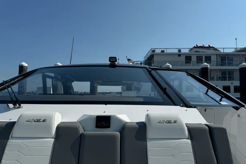 Slide: The Image of Cruisers Yachts 42 GLS-OB 2023 - 29