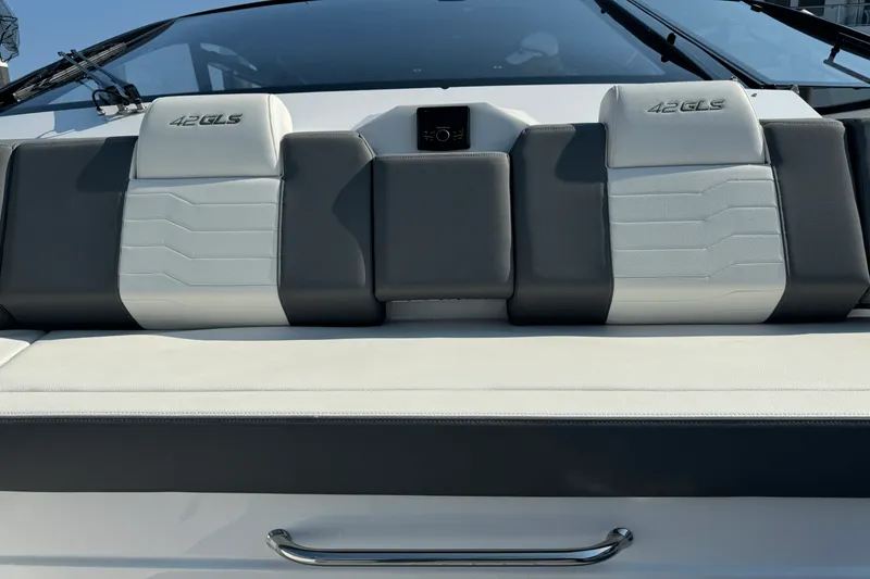 Slide: The Image of Cruisers Yachts 42 GLS-OB 2023 - 30