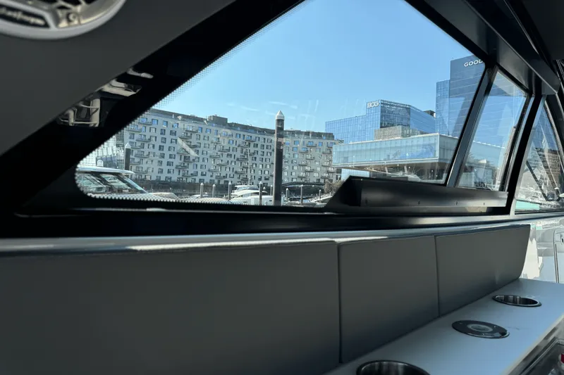 Slide: The Image of Cruisers Yachts 42 GLS-OB 2023 - 32