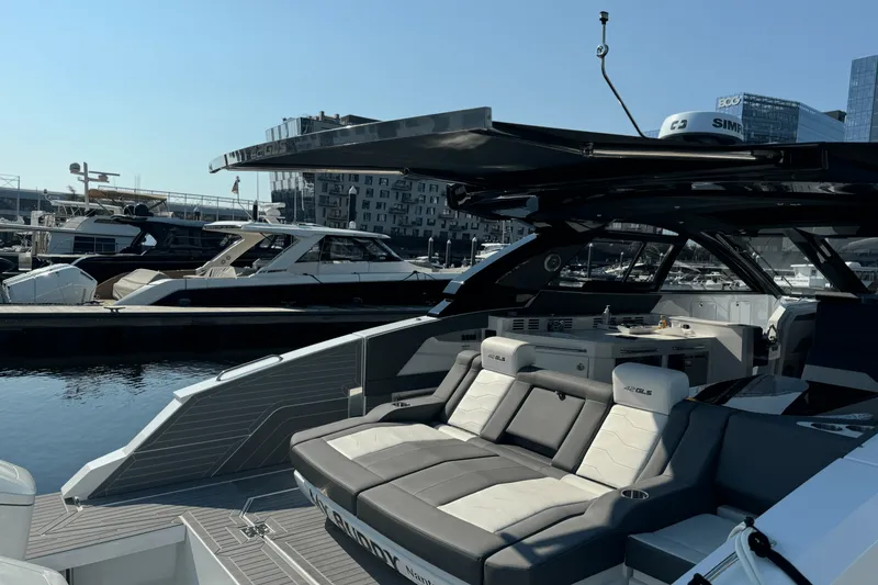 Slide: The Image of Cruisers Yachts 42 GLS-OB 2023 - 5