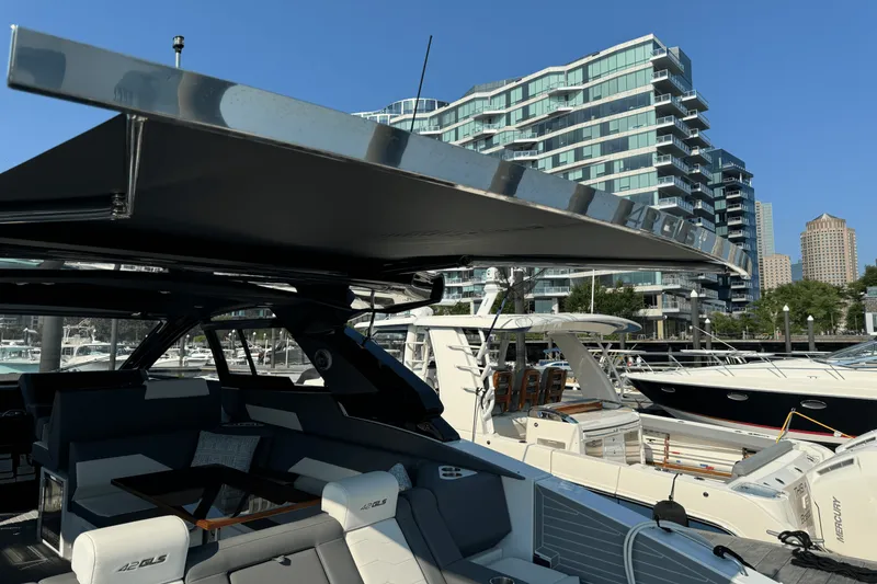 Slide: The Image of Cruisers Yachts 42 GLS-OB 2023 - 6