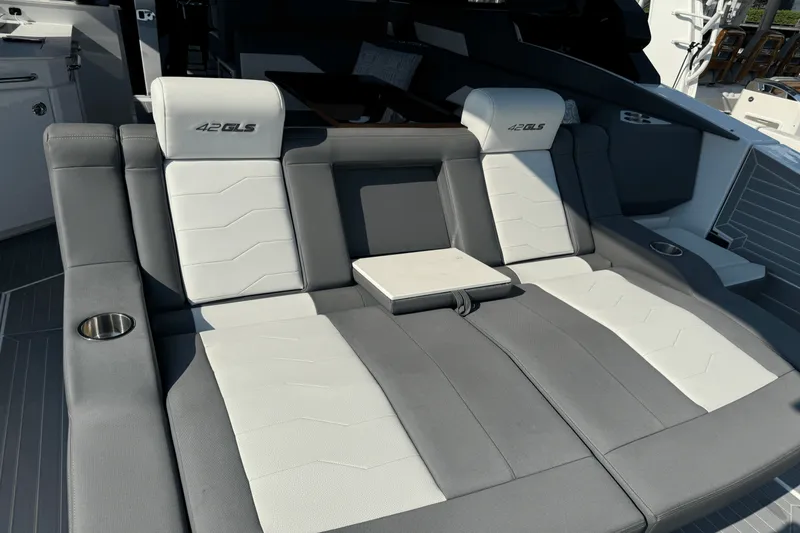 Slide: The Image of Cruisers Yachts 42 GLS-OB 2023 - 7