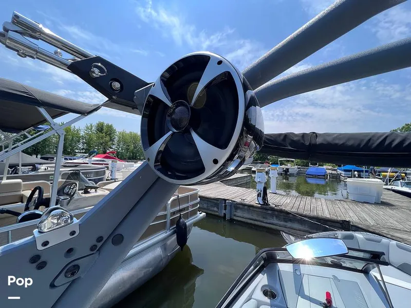 Slide: The Image of Malibu 22 LSV 2021 - 12617779