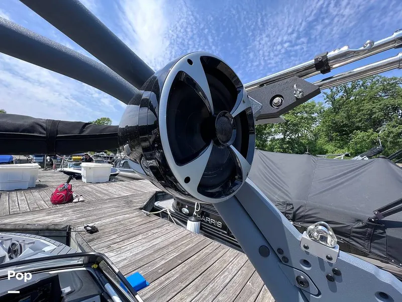 Slide: The Image of Malibu 22 LSV 2021 - 12617780