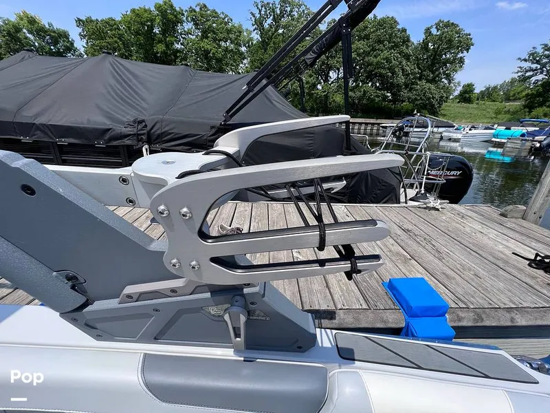 Slide: The Image of Malibu 22 LSV 2021 - 12617781