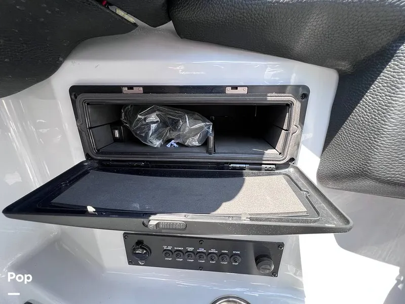 Slide: The Image of Malibu 22 LSV 2021 - 12617791