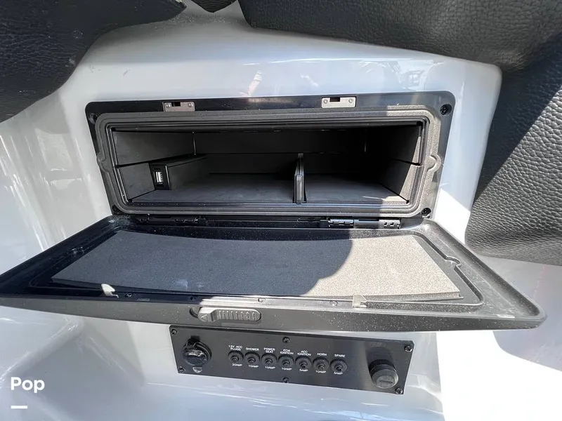 Slide: The Image of Malibu 22 LSV 2021 - 12617792