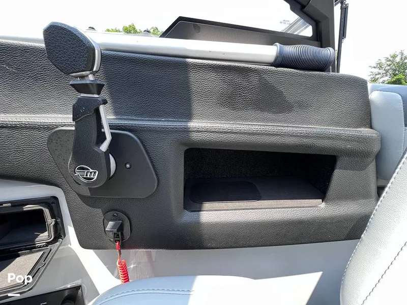 Slide: The Image of Malibu 22 LSV 2021 - 12617794