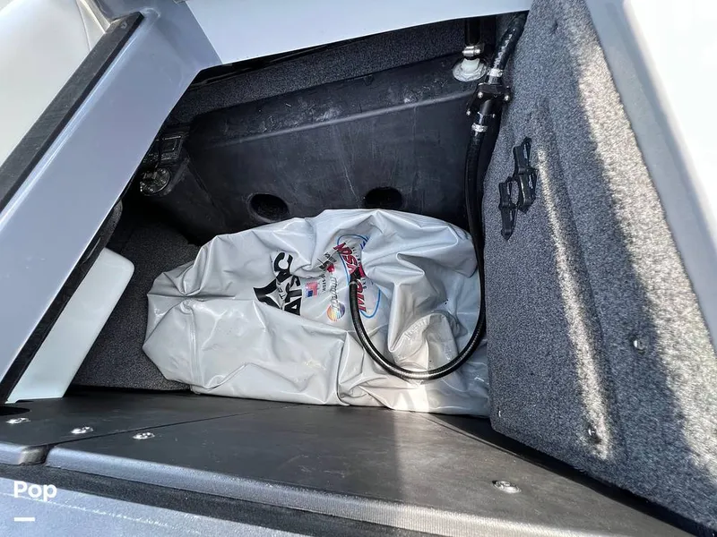 Slide: The Image of Malibu 22 LSV 2021 - 12617810