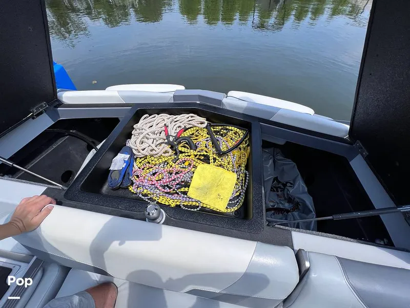 Slide: The Image of Malibu 22 LSV 2021 - 12617813