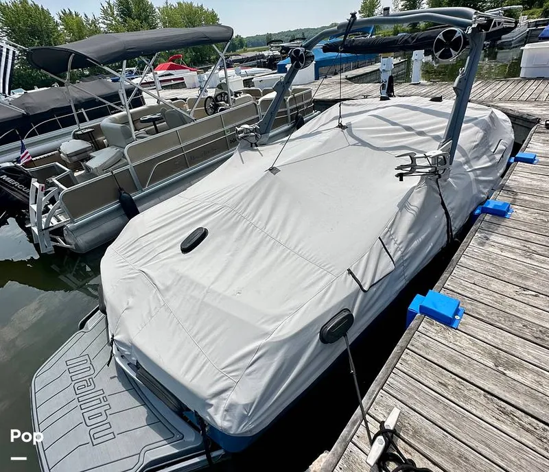 Slide: The Image of Malibu 22 LSV 2021 - 12617822