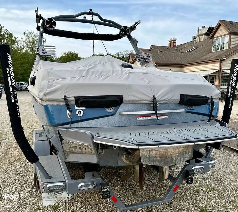 Slide: The Image of Malibu 22 LSV 2021 - 12617829