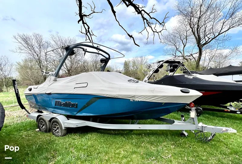 Slide: The Image of Malibu 22 LSV 2021 - 16365799