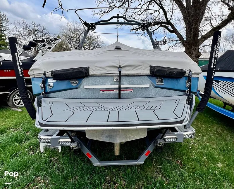 Slide: The Image of Malibu 22 LSV 2021 - 16365805