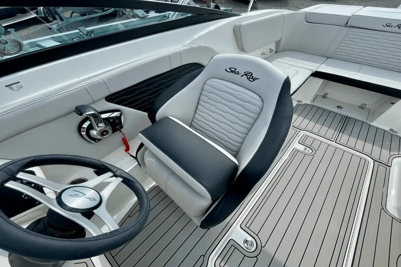 Slide: The Image of Sea Ray SPX 230 Outboard 2025 - 13