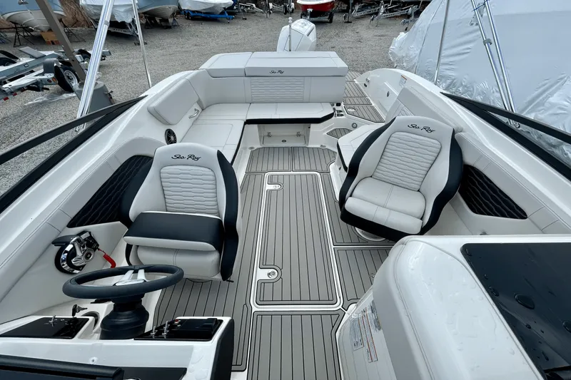 Slide: The Image of Sea Ray SPX 230 Outboard 2025 - 18