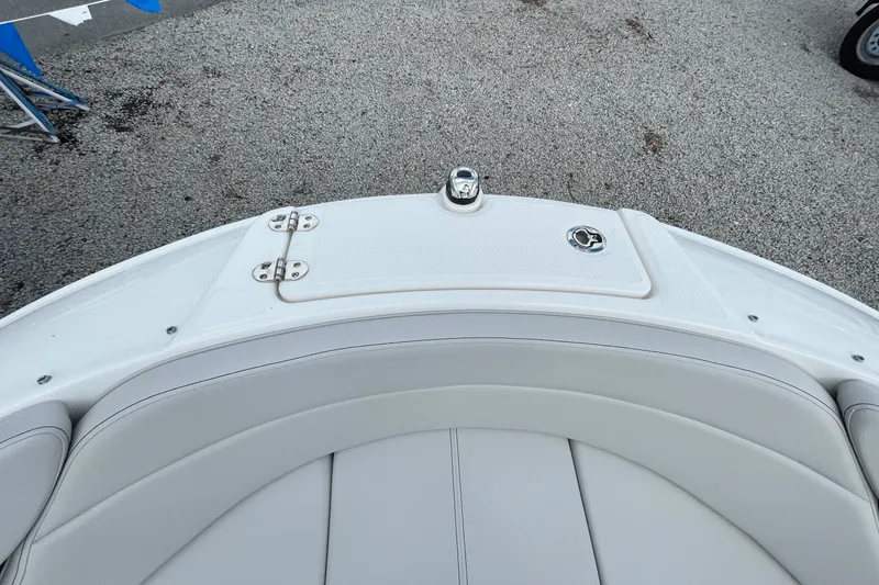 Slide: The Image of Sea Ray SPX 230 Outboard 2025 - 20