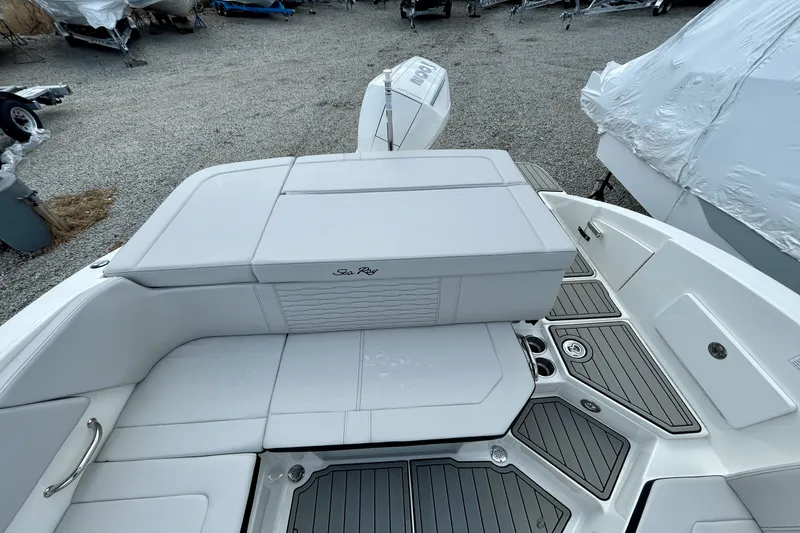 Slide: The Image of Sea Ray SPX 230 Outboard 2025 - 3