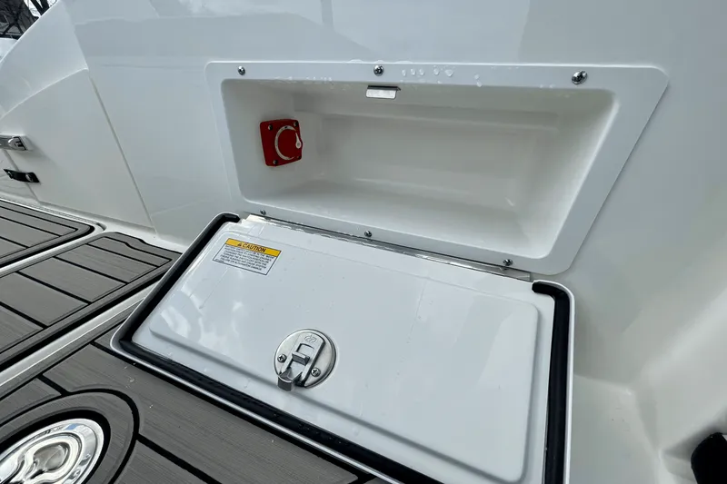 Slide: The Image of Sea Ray SPX 230 Outboard 2025 - 7