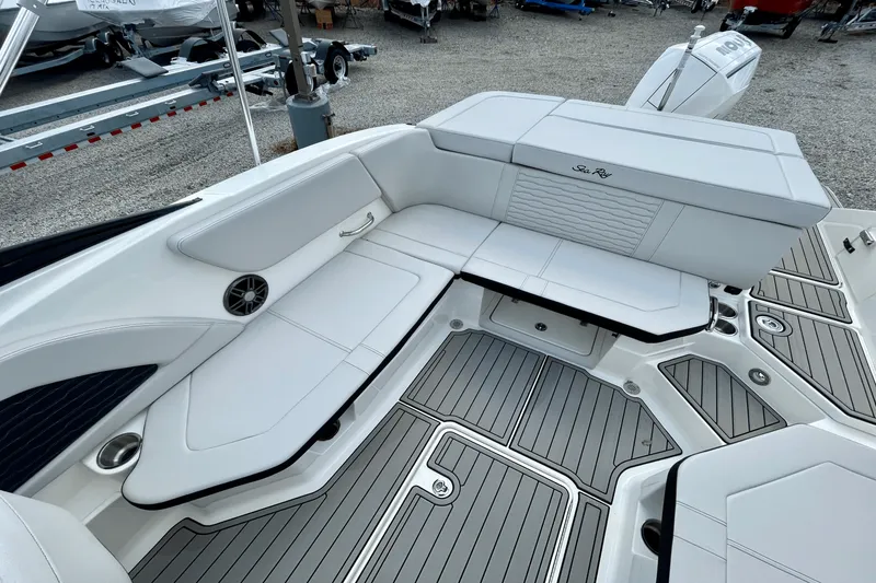 Slide: The Image of Sea Ray SPX 230 Outboard 2025 - 8