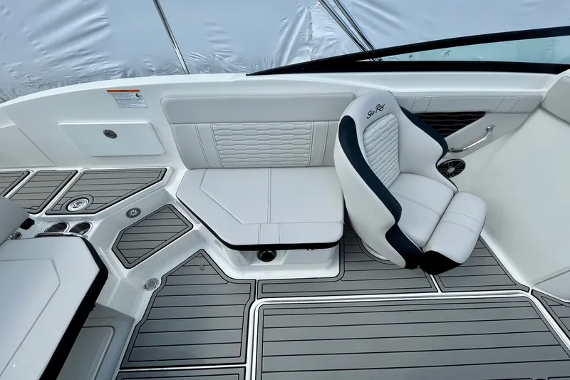 Slide: The Image of Sea Ray SPX 230 Outboard 2025 - 9