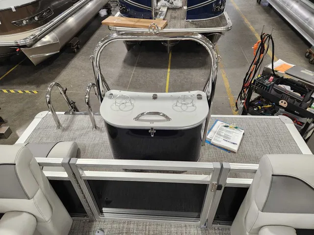 Slide: The Image of Avalon 2385 25 Venture 85 QL 2026 - 11