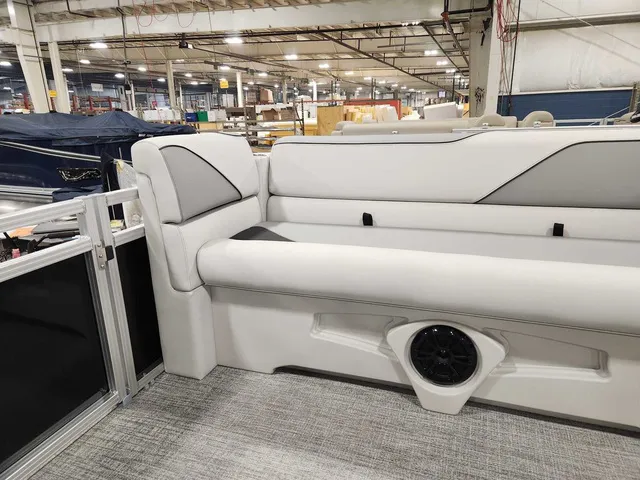 Slide: The Image of Avalon 2385 25 Venture 85 QL 2026 - 12