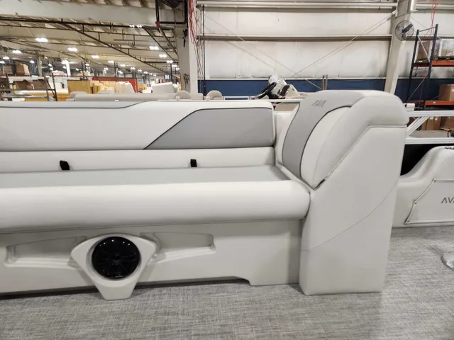 Slide: The Image of Avalon 2385 25 Venture 85 QL 2026 - 13