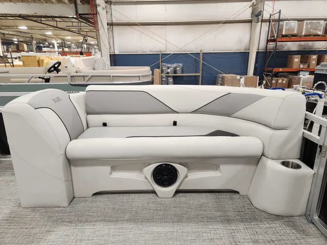 Slide: The Image of Avalon 2385 25 Venture 85 QL 2026 - 16