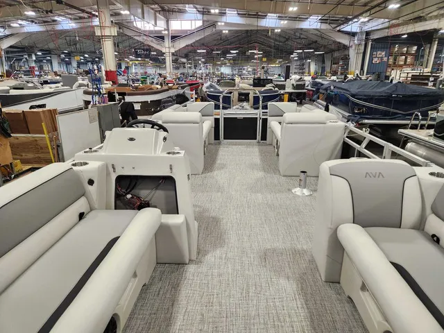 Slide: The Image of Avalon 2385 25 Venture 85 QL 2026 - 17