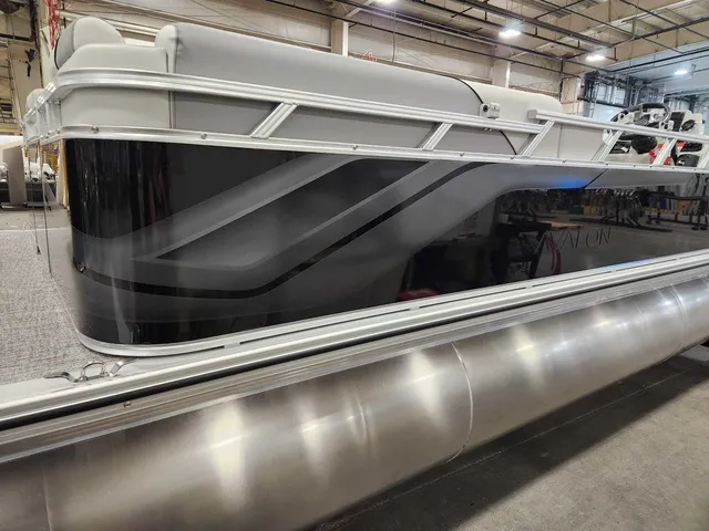 Slide: The Image of Avalon 2385 25 Venture 85 QL 2026 - 5