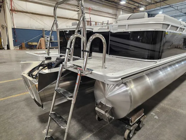 Slide: The Image of Avalon 2385 25 Venture 85 QL 2026 - 6
