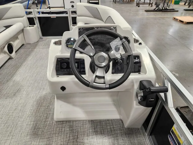 Slide: The Image of Avalon 2385 25 Venture 85 QL 2026 - 9