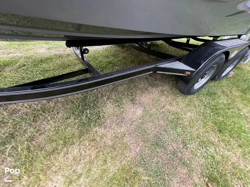 Slide: The Image of Hurricane Sundeck Sport 205 2022 - 12644088